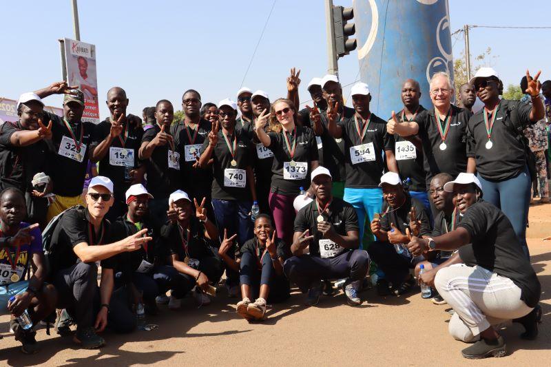 Enabel à la IXe édition du “10 km de Ouaga” : un engagement pour le sport et l’esprit d’équipe 