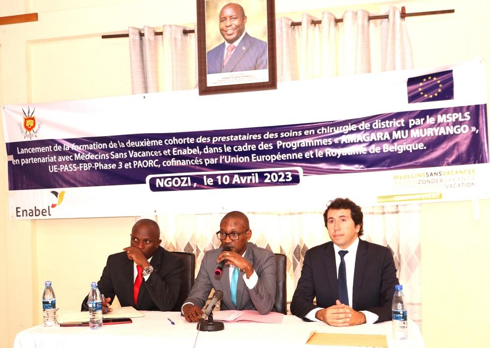  Burundi : Une deuxième cohorte de 25 Médecins généralistes, 25 infirmiers de bloc opératoire et 25 Techniciens anesthésistes en formation sur la chirurgie de district