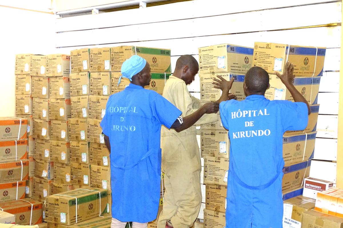 Burundi : Le Programme AMAGARA MU MURYANGO mis en œuvre par Enabel appuie l'ABREMA pour un meilleur accès aux médicaments de qualité.