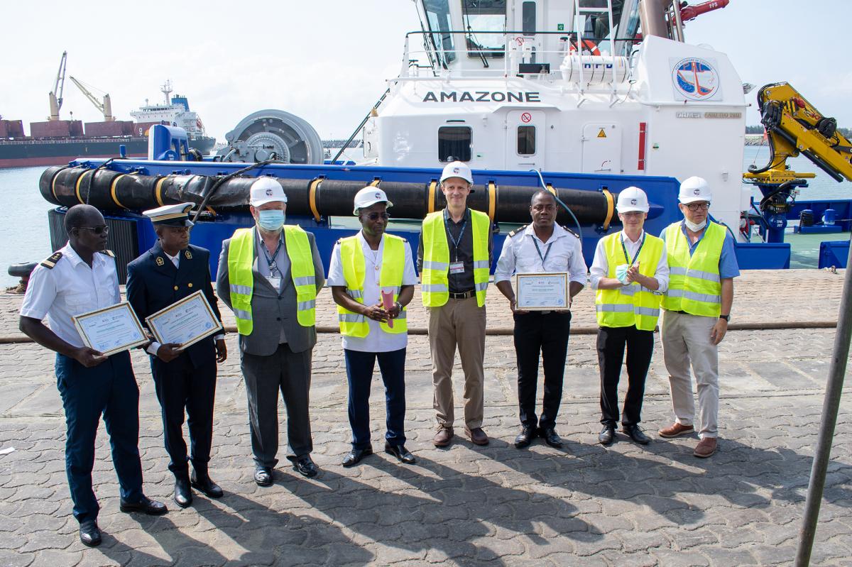 Au Bénin, trois Capitaines de remorqueurs formés grâce à l’appui d’Enabel sont certifiés pour diriger les nouveaux remorqueurs du Port Autonome de Cot