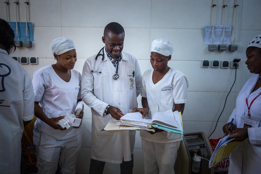 Au Bénin, L’AFD et Enabel œuvrent pour améliorer les compétences dans le secteur de la santé 