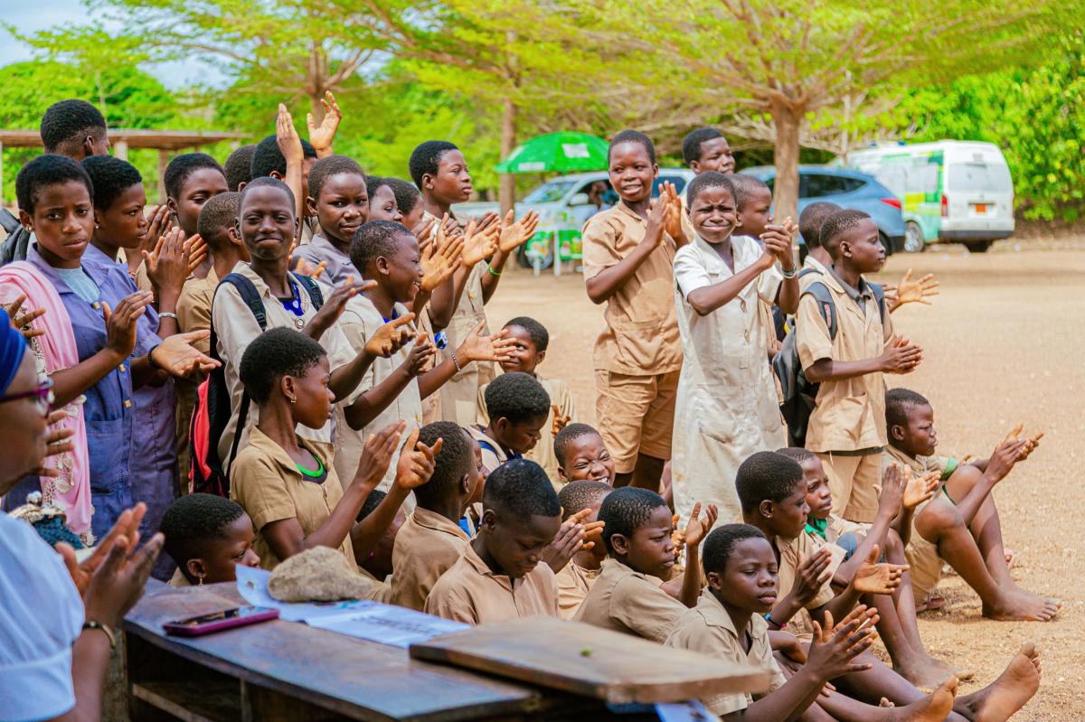 Quand Aïcha a levé la main : un geste simple qui a tout changé