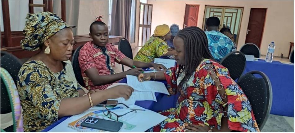 On ne naît pas parent… on apprend à le devenir. Bienvenue à l’école des parents