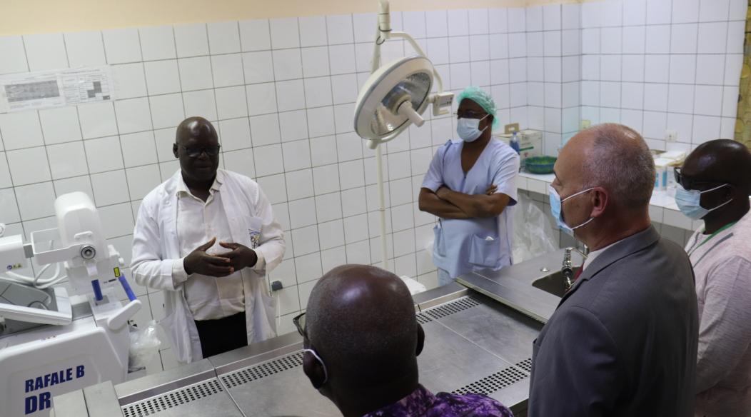 Enabel fournit au ministère de la santé du Burkina Faso, du matériel pour améliorer le fonctionnement de la médécine légale