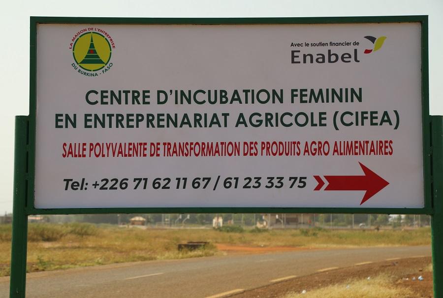 Enabel offre une salle polyvalente de transformation agroalimentaire aux entrepreneurs féminins du Centre-Est
