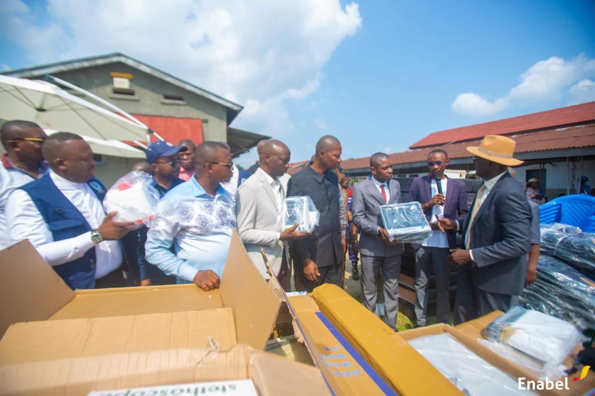 Remise en équipements médicaux et médicaments aux structures de santé de la Tshopo Remise en équipements médicaux et médicaments aux structures de santé de la Tshopo