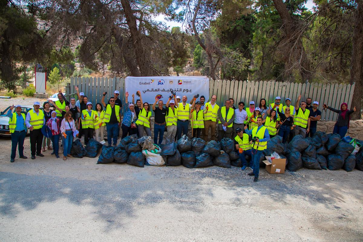 Enabel in Palestine rolled up their sleeves for a clean-up activity along Bethlehem roadside