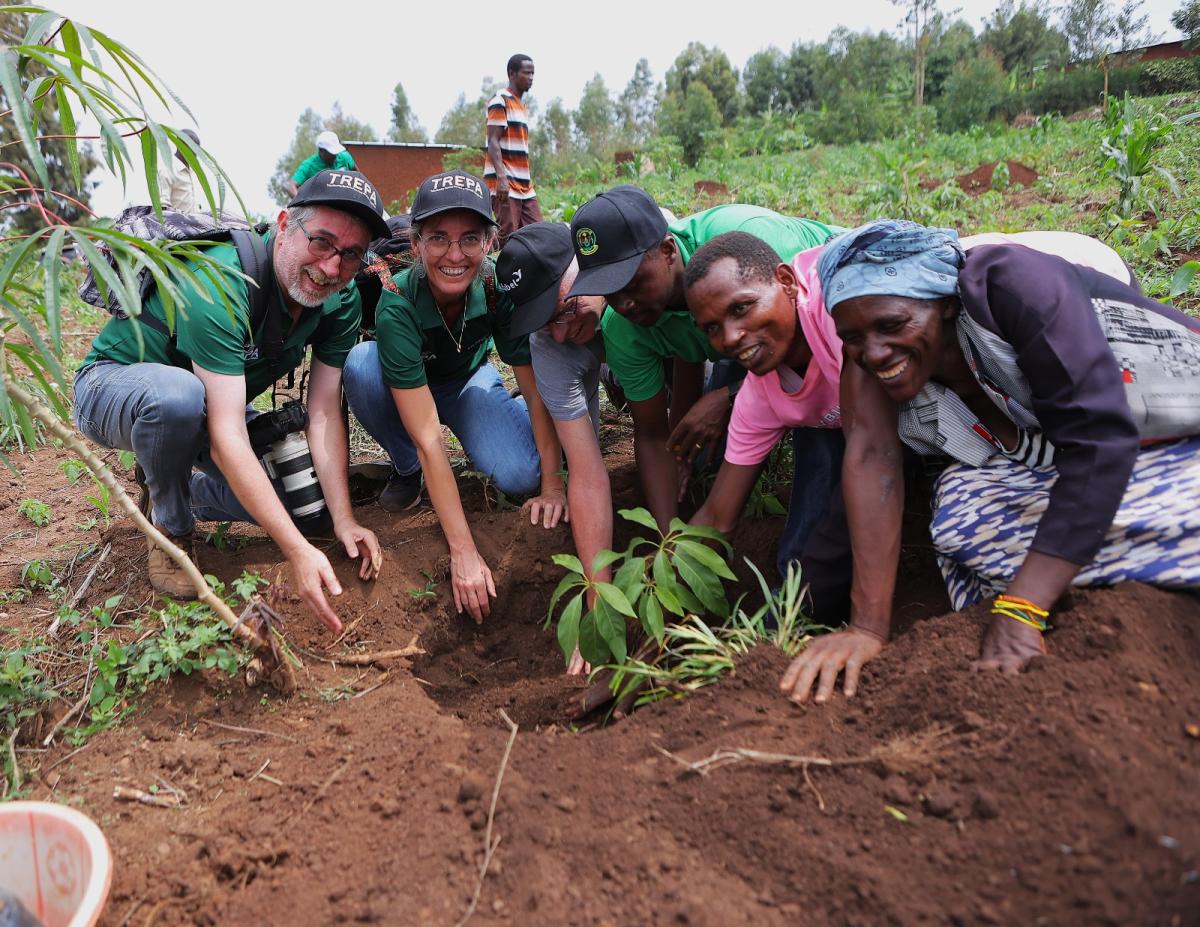 Rwanda: Enabel staff and community unite for National Tree Planting season 2024