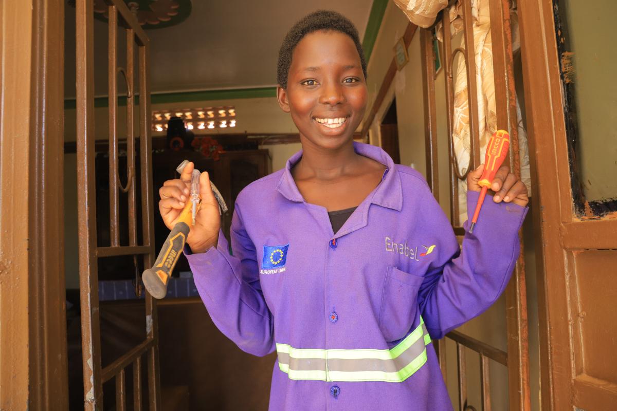 1.	Breaking barriers in Uganda: Jesca succeeds in male dominated solar electrical field