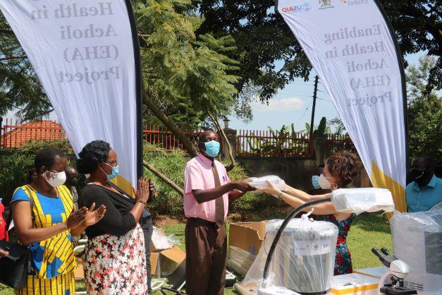  Enabel donates 800m medical equipment to health facilities in Uganda