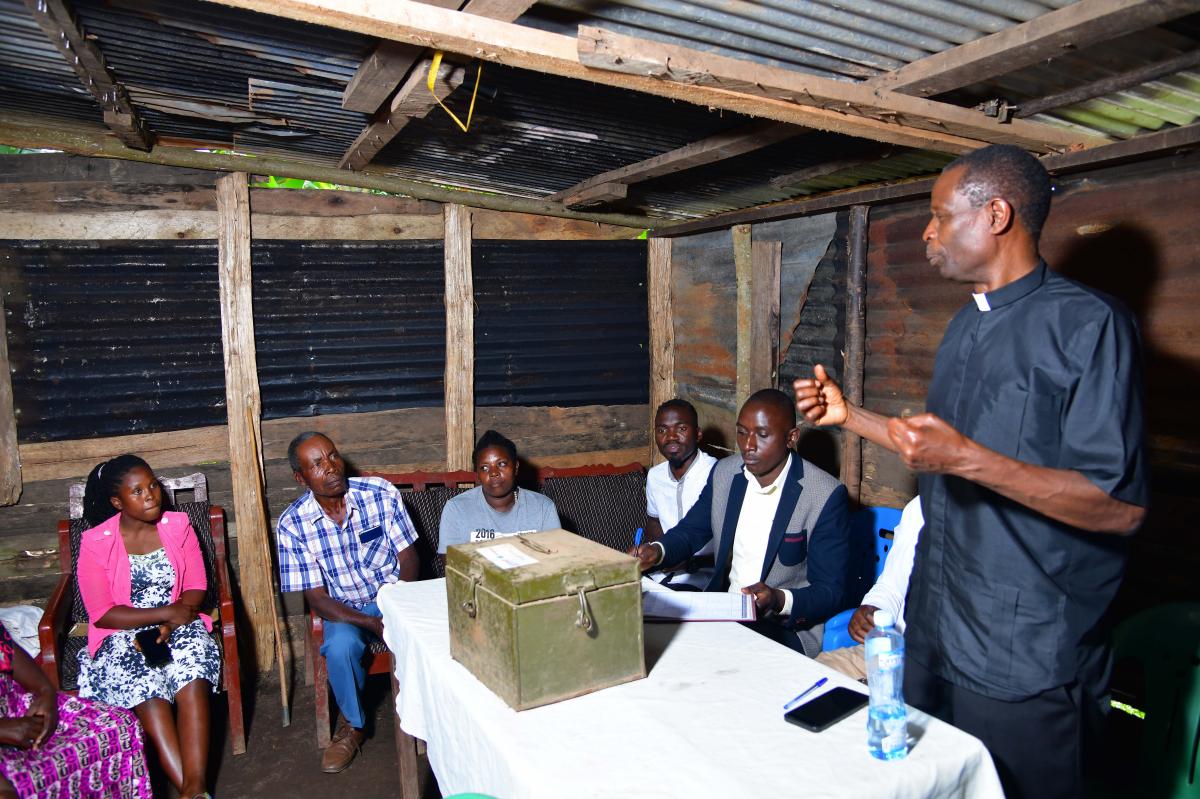 Burial group in Uganda turned into Saving for Health Group