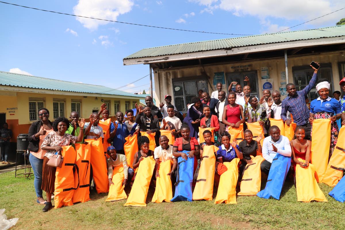 Enabel distributes modern stretchers to saving-for-health groups in Rwenzori region, Uganda 