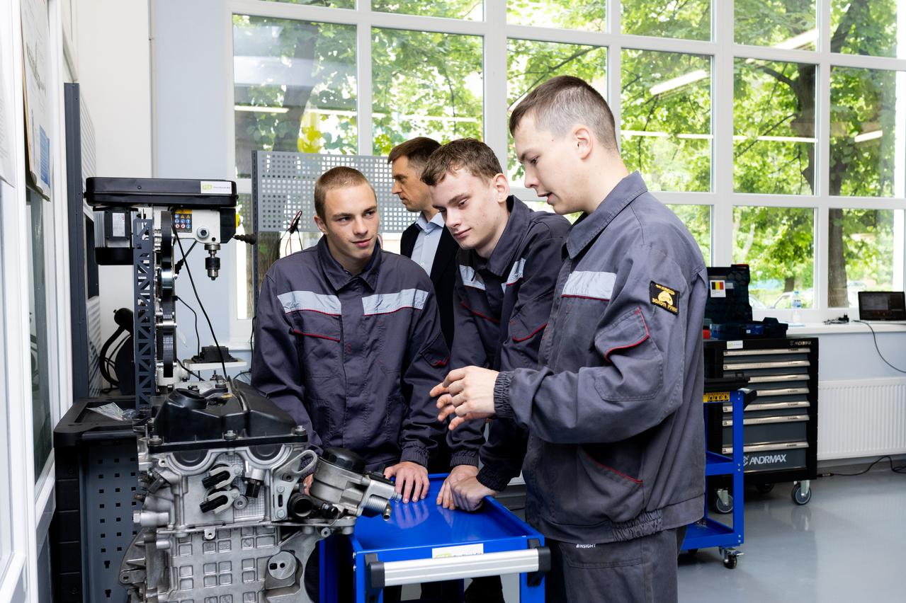 Ukraine: Enabel and Bosch launch an innovative training hub in Chernihiv