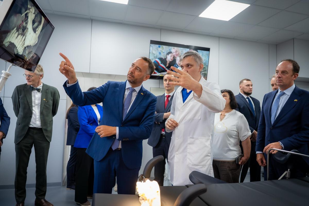 Ukraine: Minister Prévot inaugurates new operating theatres in Kyiv